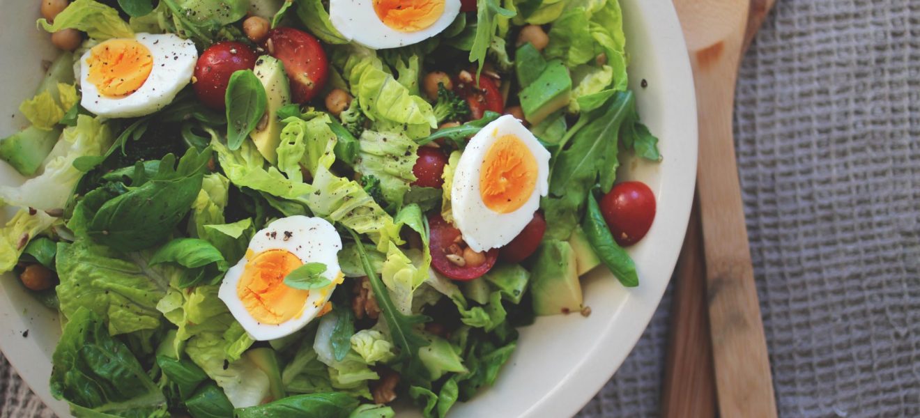 Eggesalat med ovnsbakt brokkoli