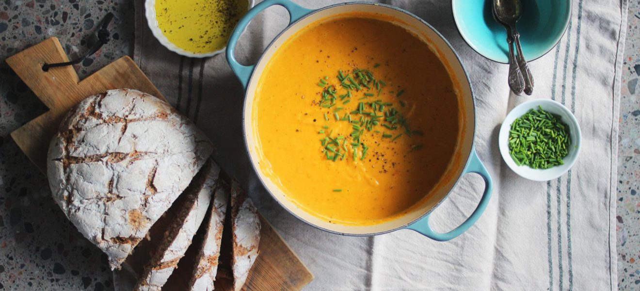 kremet gulrotsuppe i gryte