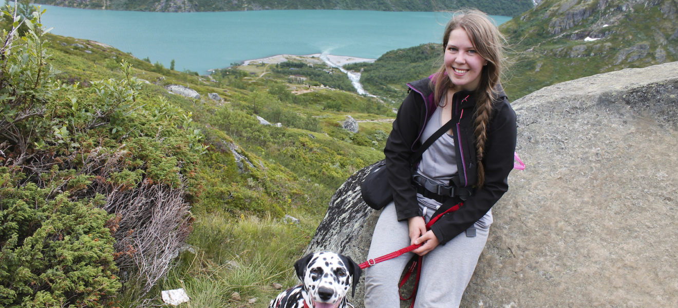 Maria på fjelltur med hunden, lister opp 5 ting du er flink til