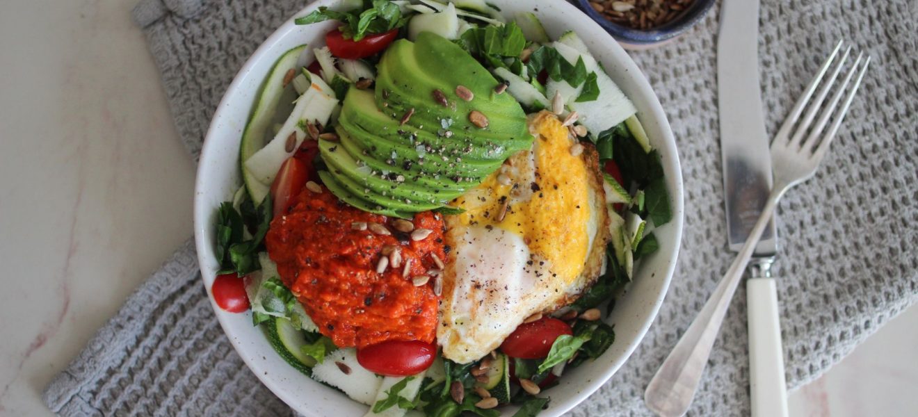 squash og tomatsalat avokado