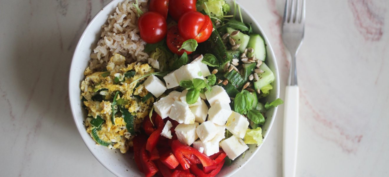salat med eggerøre