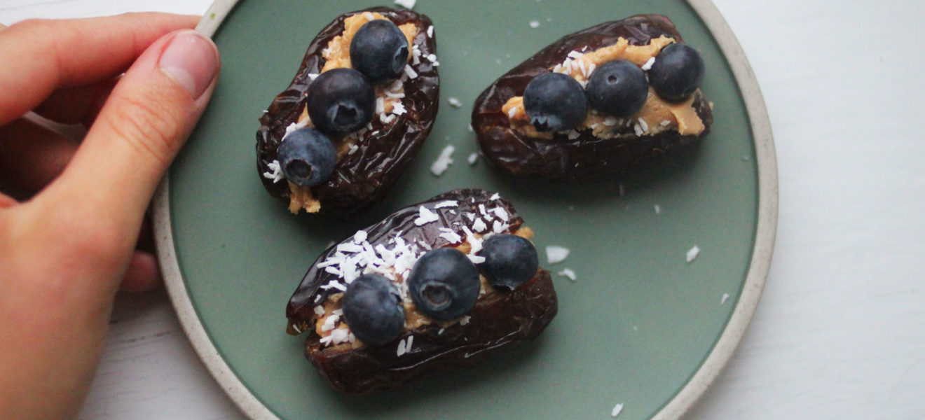 dadler med peanøttsmør