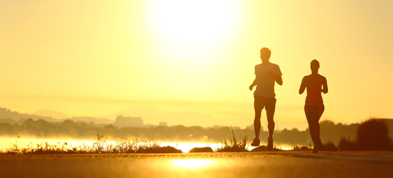 far og datter trener til reggea marathon på jamaica