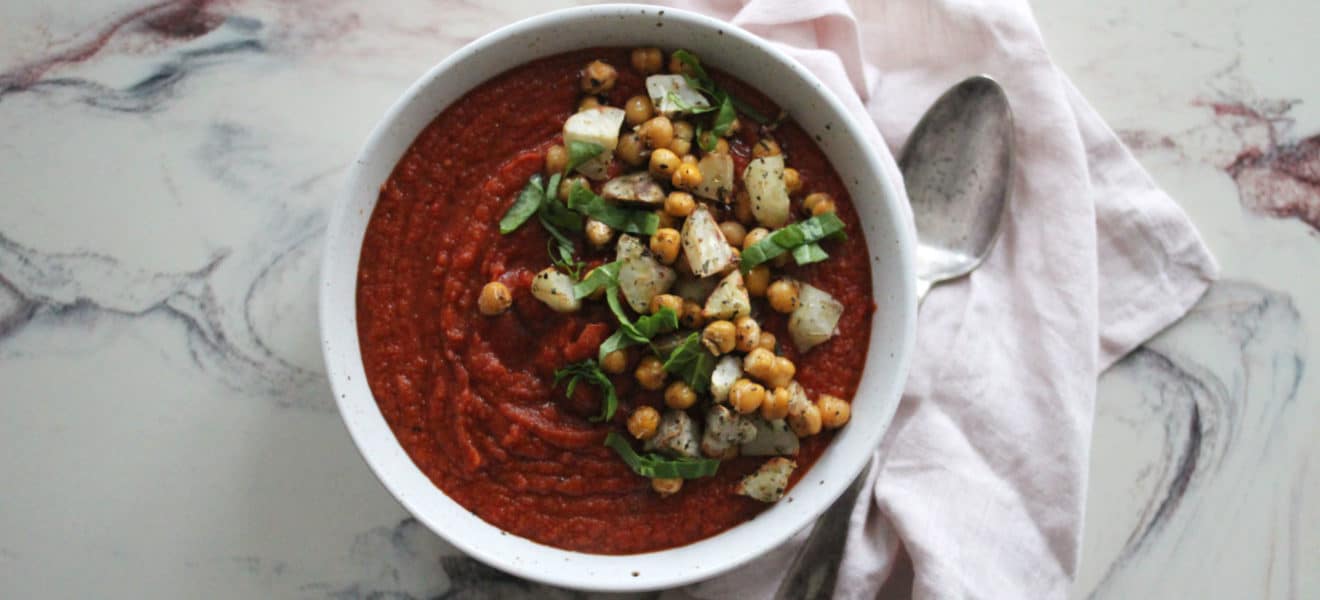 Fyldig tomatsuppe med ristet jordskokk