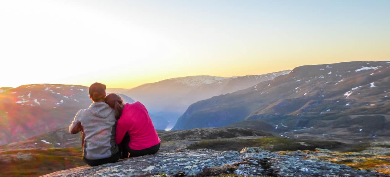 Par på fjelltur i Norge