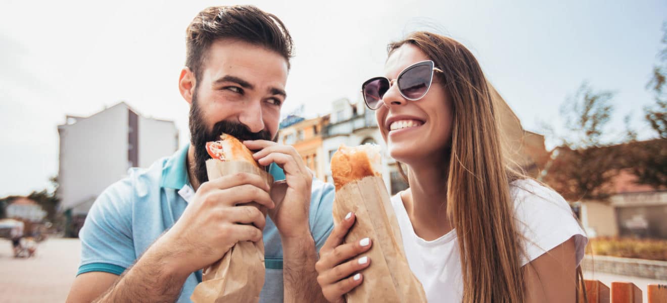 Par spiser sandwich. kjære toasten min, et kjærlighetsbrev fra en med diabetes.