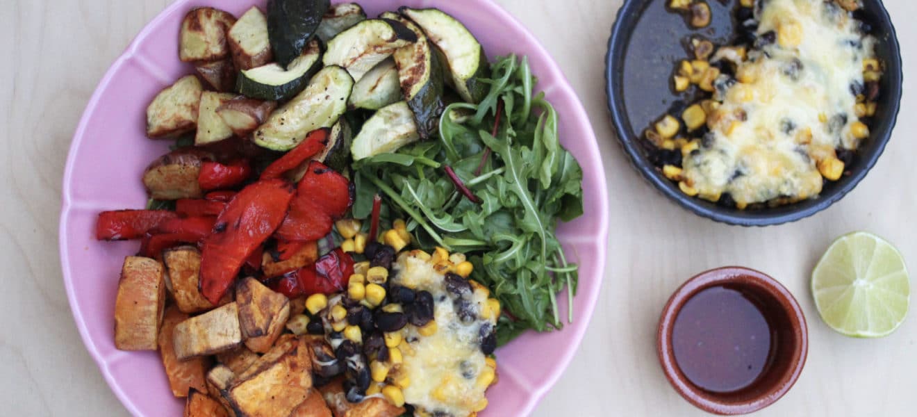 Tacosalat med gratinerte bønner