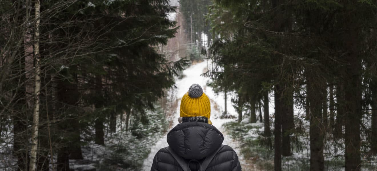 Kvinne går tur i skogen, Mine nye gode vaner har endret livet til det bedre