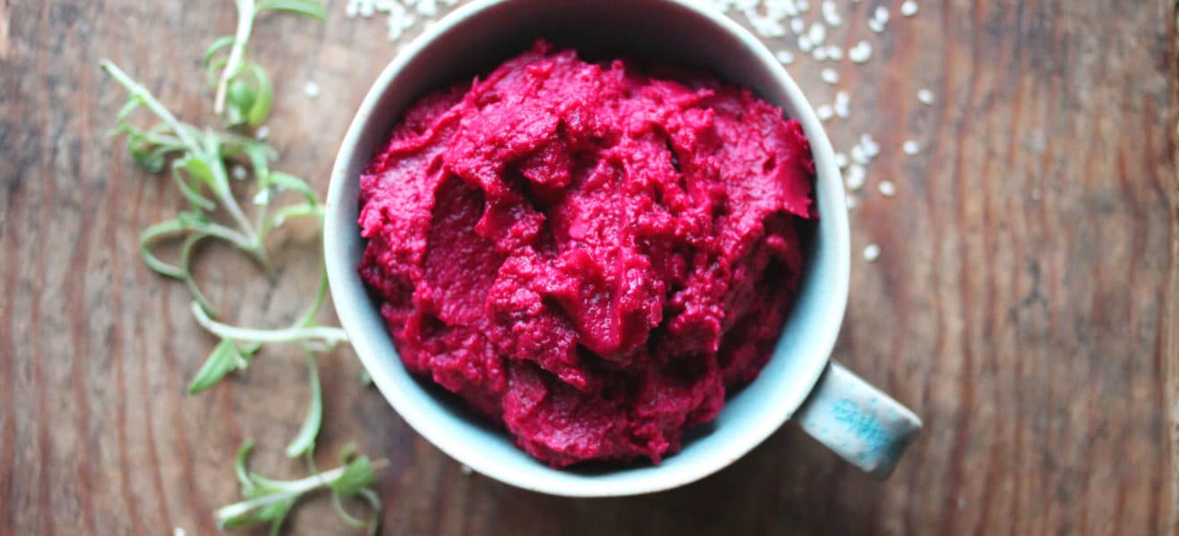Rødbetehummus med hvite bønner