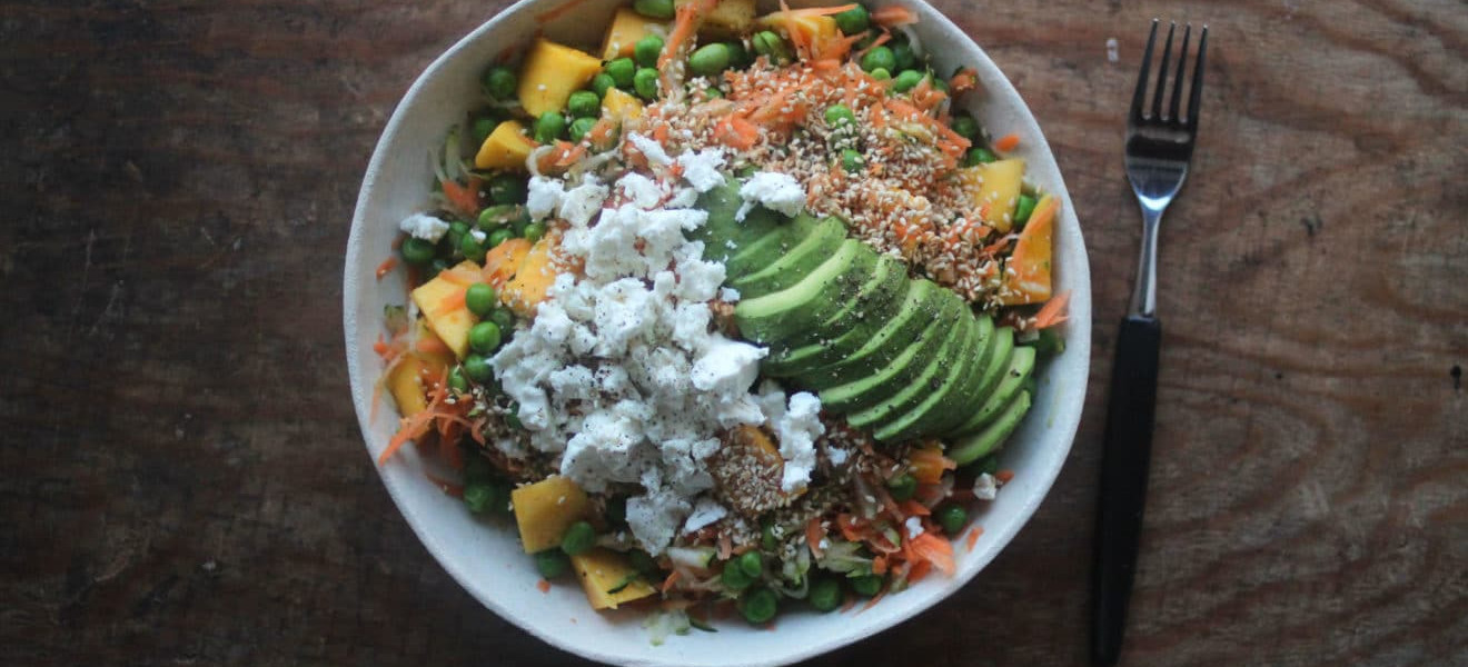 Asiatisk salat med mango, gulrot og feta