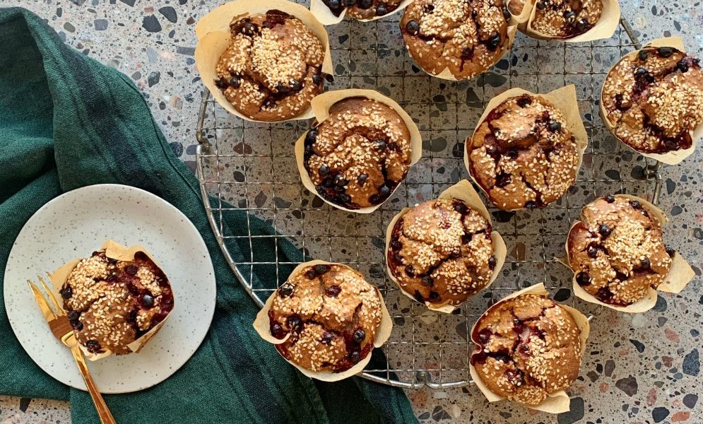 Havremuffins med banan og tyttebær