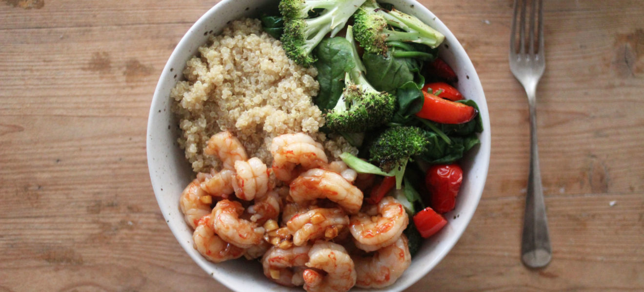 Hoisinsmarinerte scampi med bakte grønnsaker