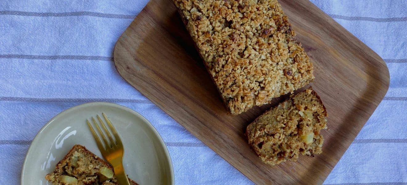 Saftig eplekake med sprøtt smuldrelokk