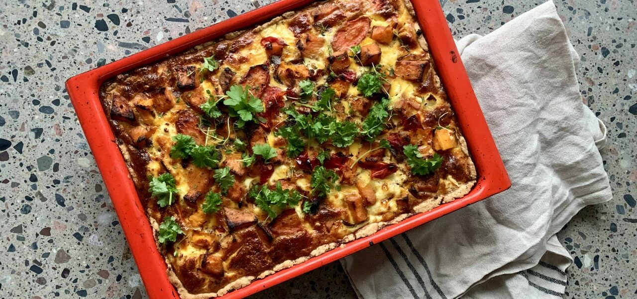 pai med ovnsbakte grønnsaker og feta