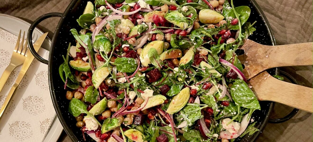 Lun vegetarsalat med rosenkål og fetaost