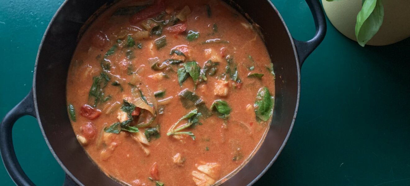Rød fiskesuppe med tomat & paprika