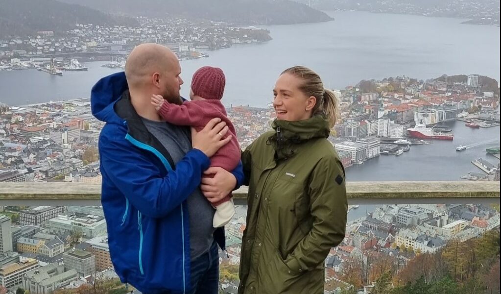 Emilie med familien på fjellet