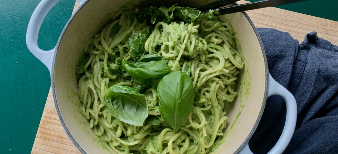 Grønn pasta med erte- og fetasaus